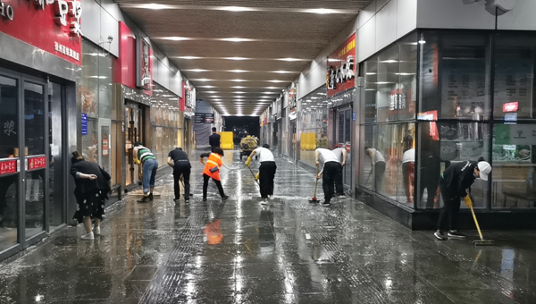 深夜鏖戰(zhàn)！高鐵時代公司為保窗口環(huán)境全力以赴