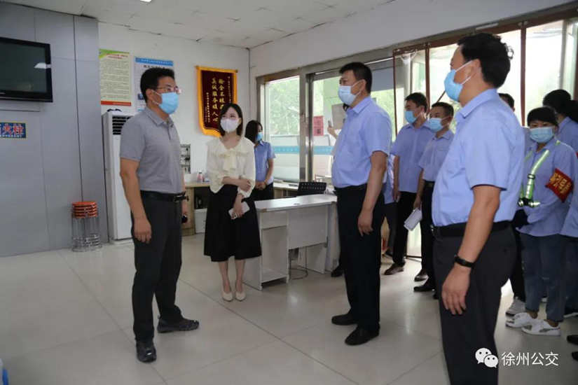 市總工會(huì)開展夏季安康“三送”活動(dòng)