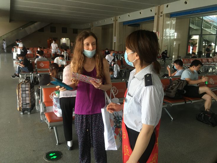 汽車客運(yùn)東站推出英語服務(wù)崗 為外籍旅客提供優(yōu)質(zhì)服務(wù)