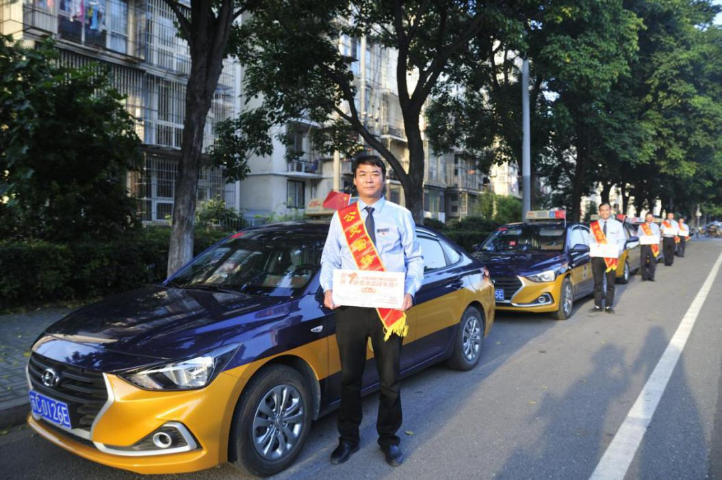 國(guó)慶節(jié)這些人可免費(fèi)乘雷鋒車(chē)