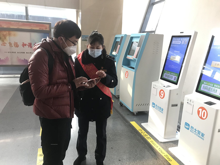 春運(yùn)伊始東站黨支部“客運(yùn)先鋒”在行動(dòng)