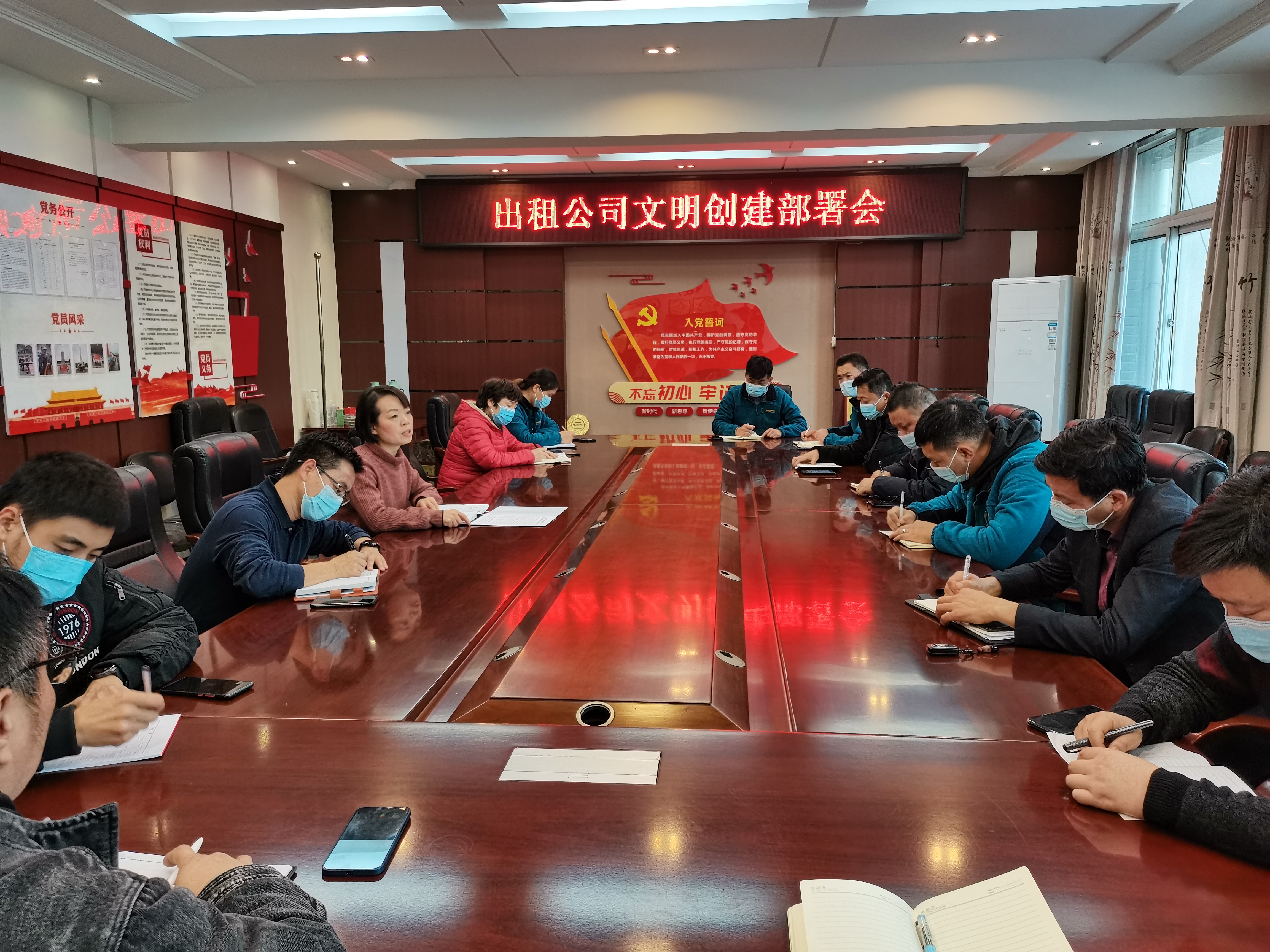打響出租車營運形象大提升攻堅戰(zhàn) ——交控出租公司加強行業(yè)文明創(chuàng)建工作側(cè)記