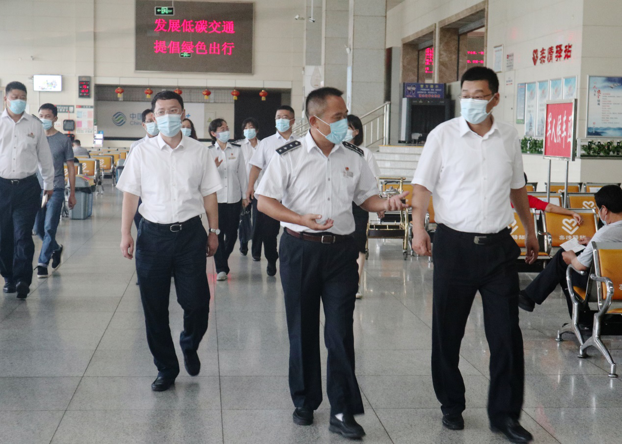市交通控股集團(tuán)董事長(zhǎng)賈泉涌到汽車西站調(diào)研